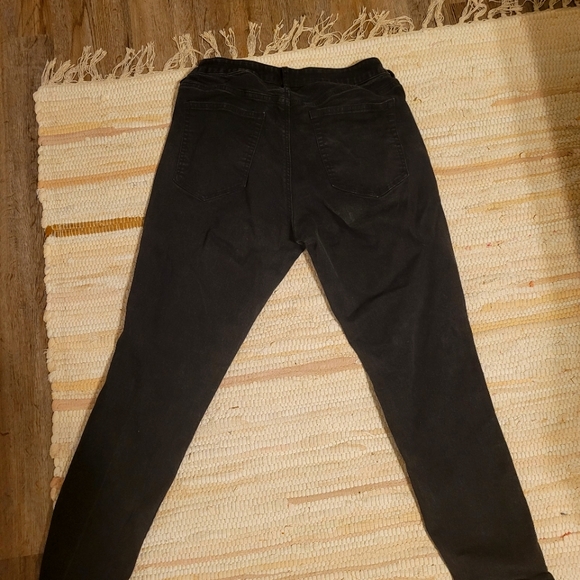 LOFT Jeans - Picture 2 of 5